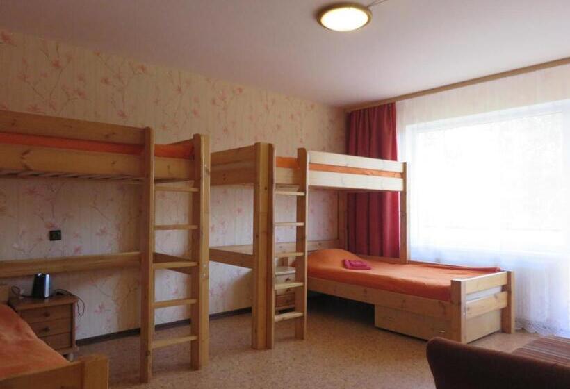 هاستل Dzīvokļi Dunikas Ielā 1