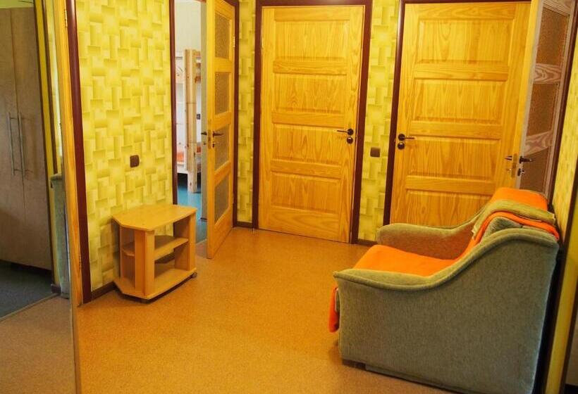 هاستل Dzīvokļi Dunikas Ielā 1