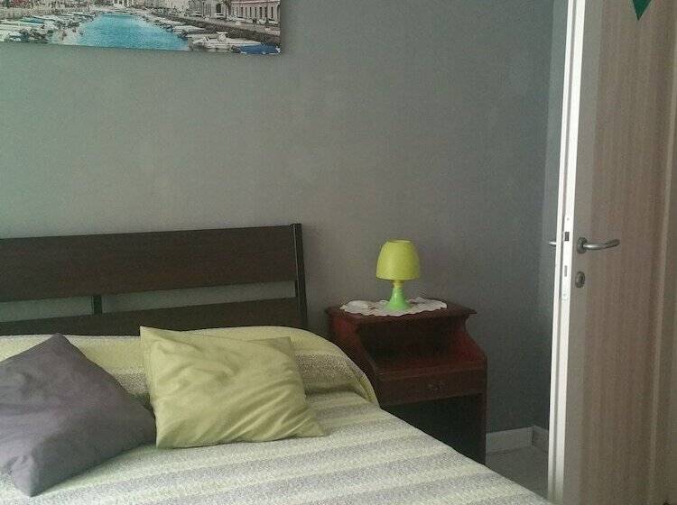 تختخواب و صبحانه Affittacamere Guerrero Rooms