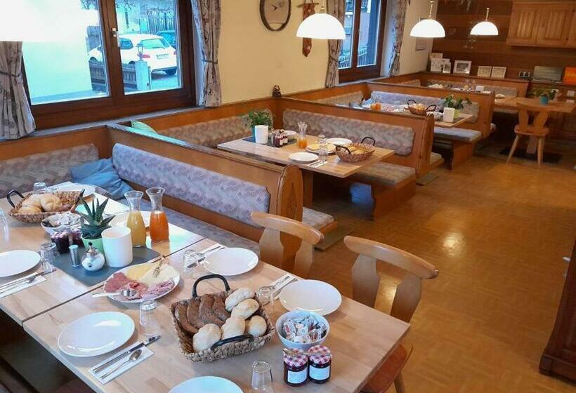 ベッドアンドブレックファースト Pension Zu Hause