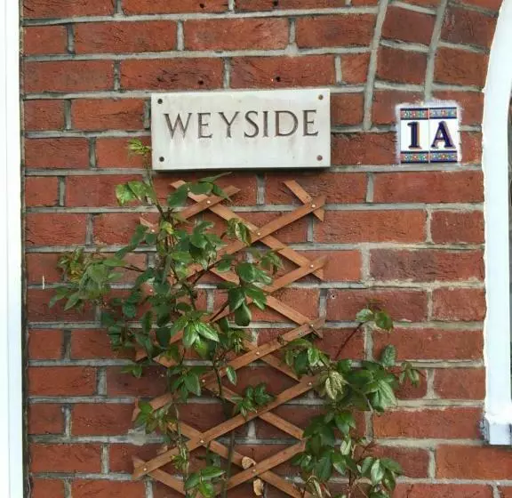 پانسیون Weyside House