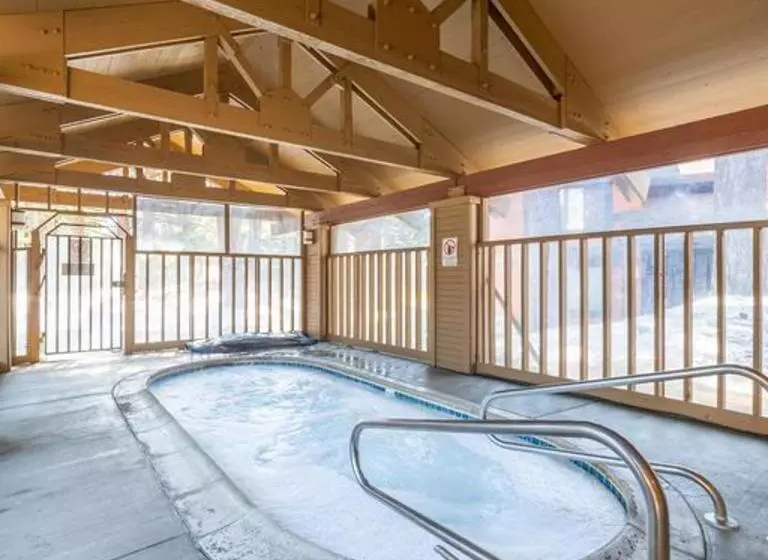 477 Spacious 3 Bed Loft Balcony Laundry Spa Sauna Walk To Shuttle