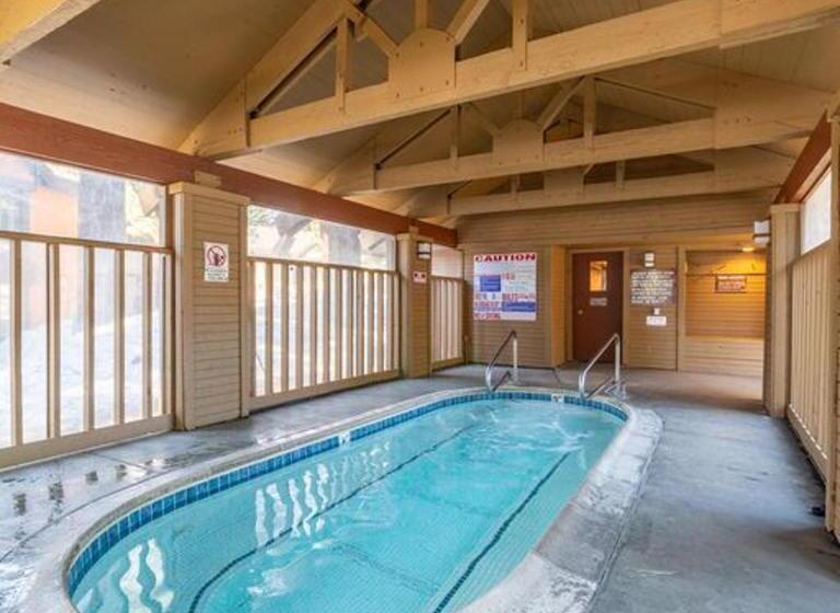 477 Spacious 3 Bed Loft Balcony Laundry Spa Sauna Walk To Shuttle