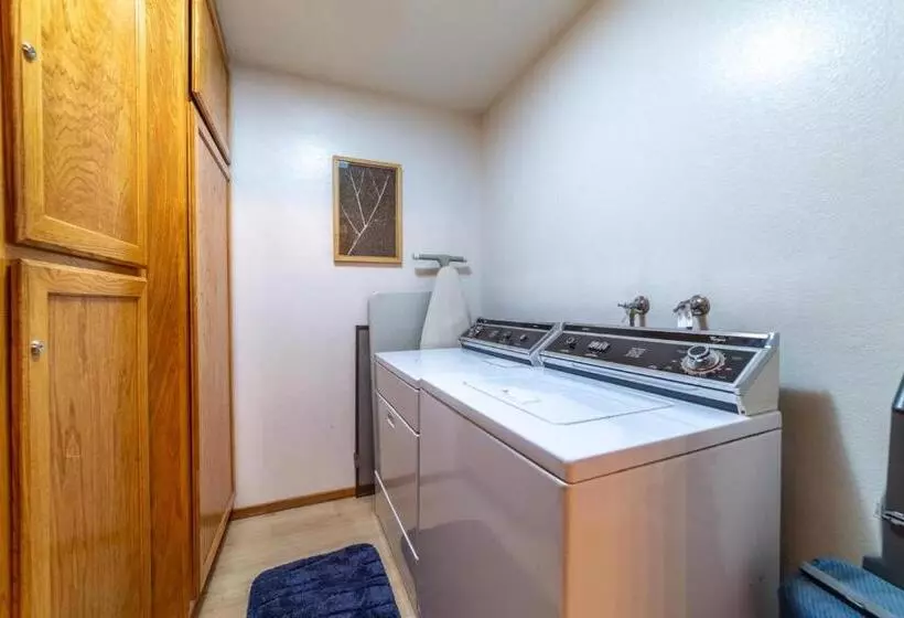 477 Spacious 3 Bed Loft Balcony Laundry Spa Sauna Walk To Shuttle