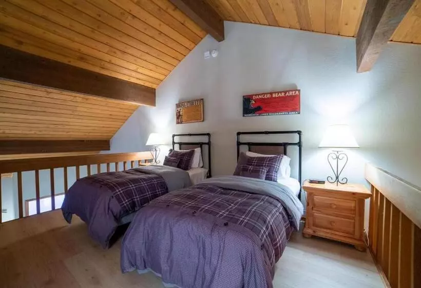 477 Spacious 3 Bed Loft Balcony Laundry Spa Sauna Walk To Shuttle