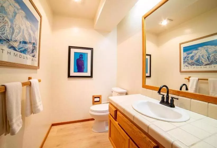 477 Spacious 3 Bed Loft Balcony Laundry Spa Sauna Walk To Shuttle