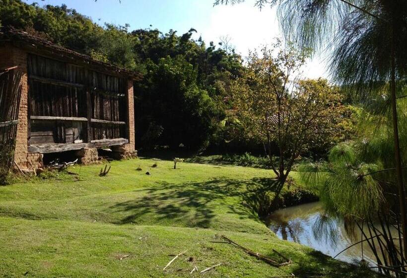 הוסטל Pousada Chalés Da Casa Centenária