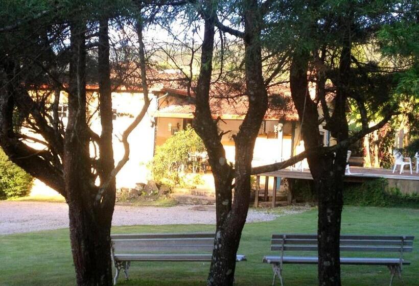 הוסטל Pousada Chalés Da Casa Centenária