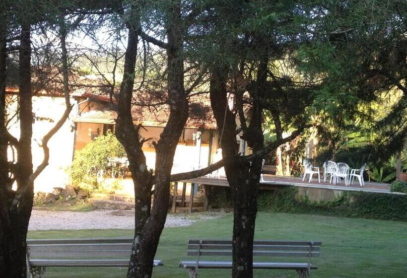 הוסטל Pousada Chalés Da Casa Centenária