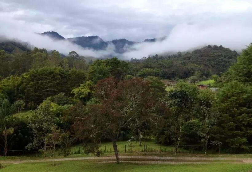Retkeilymaja Pousada Chalés Da Casa Centenária