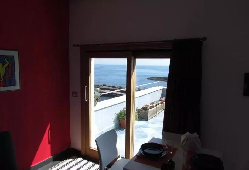 تختخواب و صبحانه La Terrazza Sul Mare