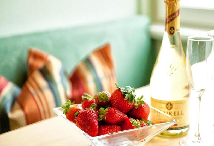 فندق Garni Mühlbacher   Inklusive Kostenfreiem Eintritt In Die Alpentherme