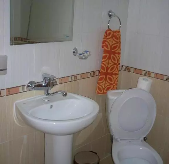 ペンション Tsutsovi House