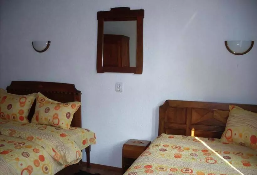 ペンション Tsutsovi House