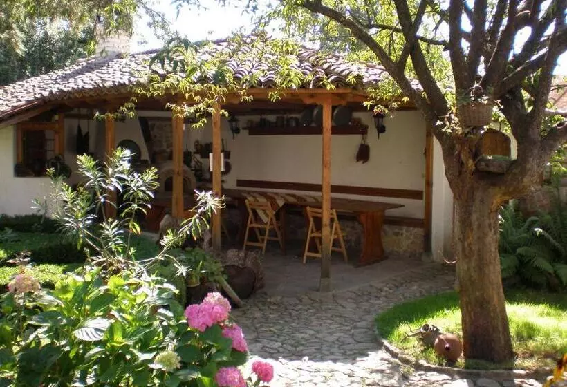 ペンション Tsutsovi House