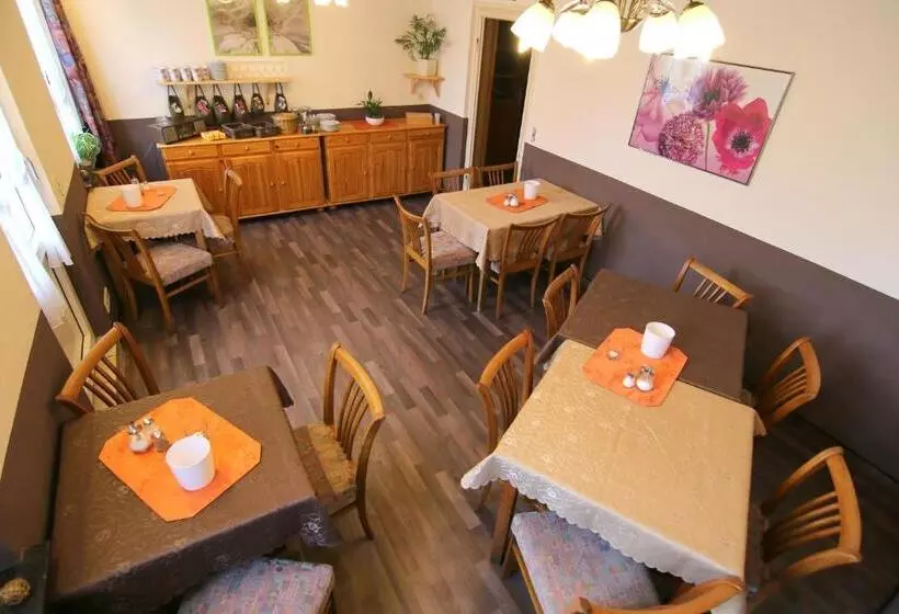 Pension Chapeau Claque