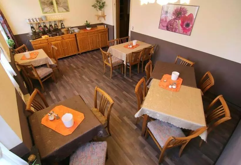 Pension Chapeau Claque