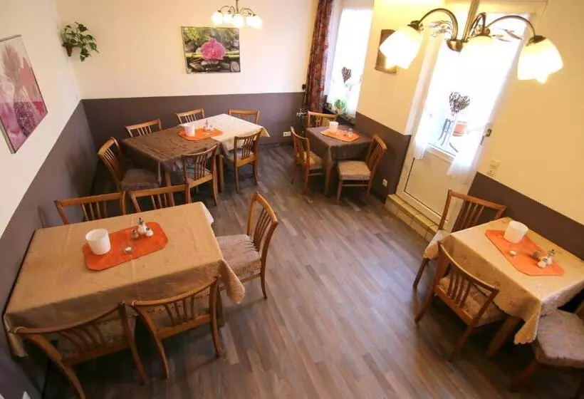 Pension Chapeau Claque