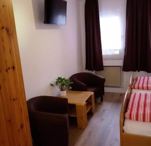 Pension Chapeau Claque