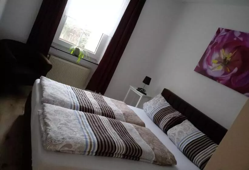 Pension Chapeau Claque