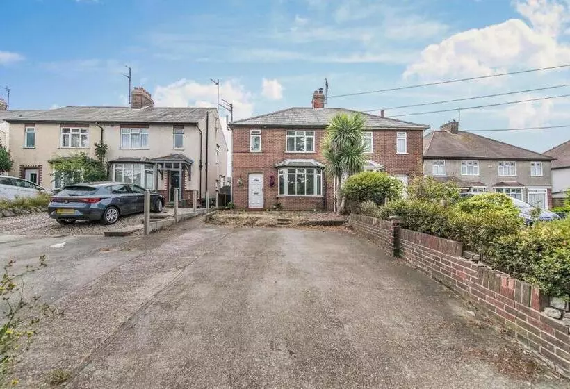 The Comfy Resort, Free Private Parking & Wifi, 9 Beds