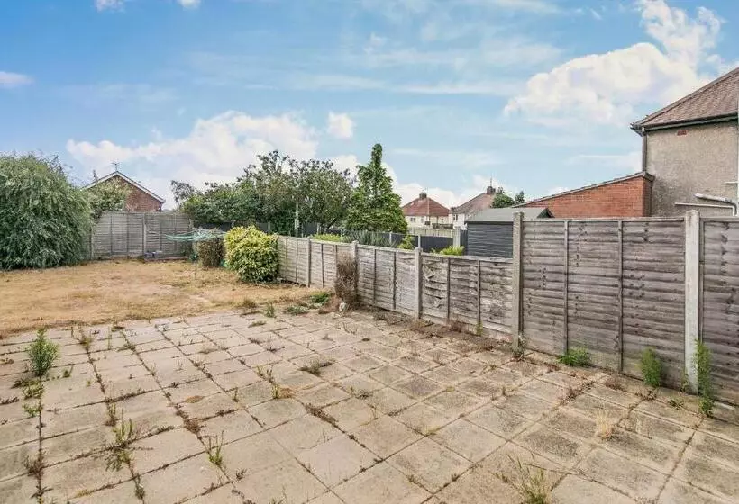 The Comfy Resort, Free Private Parking & Wifi, 9 Beds