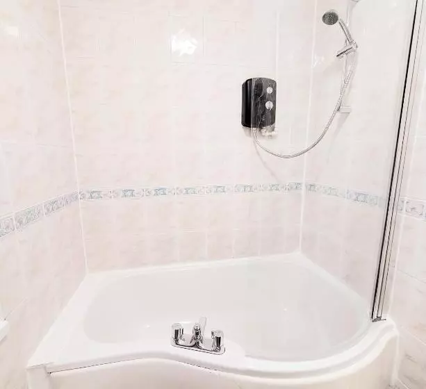 The Comfy Resort, Free Private Parking & Wifi, 9 Beds