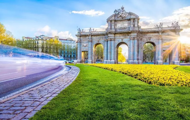 تختخواب و صبحانه La Reina De Gran Via   Parking Tph