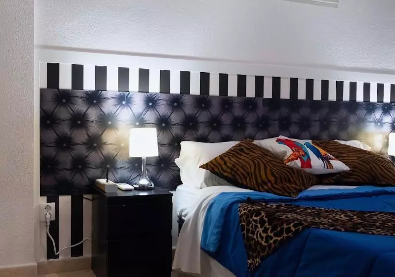 تختخواب و صبحانه La Reina De Gran Via   Parking Tph