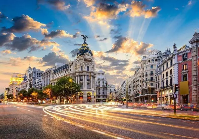 تختخواب و صبحانه La Reina De Gran Via   Parking Tph
