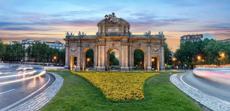 تختخواب و صبحانه La Reina De Gran Via   Parking Tph