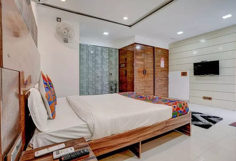 ホテル Super Collection O Vardhan House