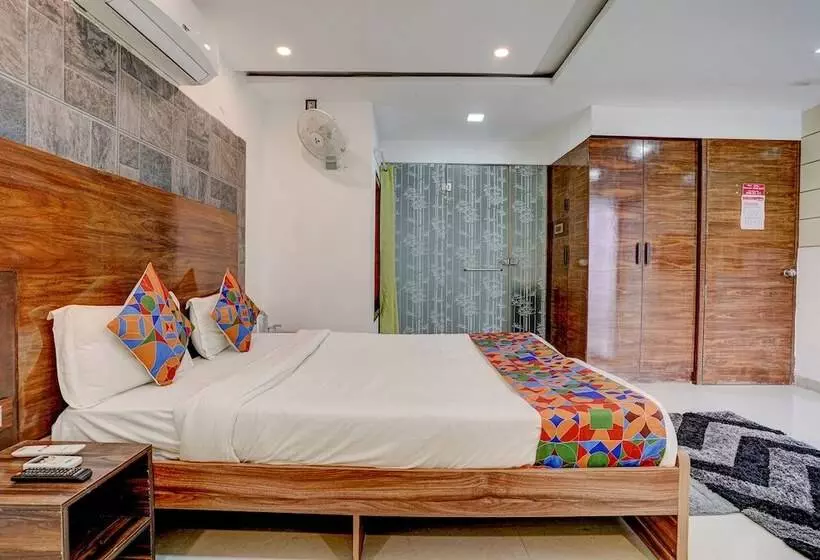 ホテル Super Collection O Vardhan House