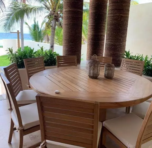New Beachfront Villa In Playa Blanca