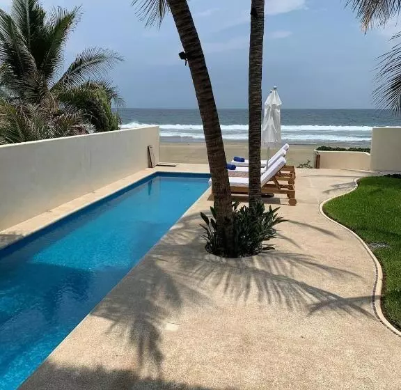 New Beachfront Villa In Playa Blanca