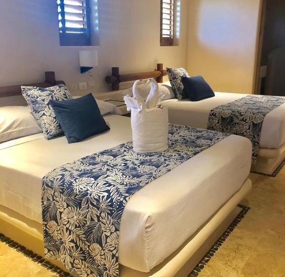 New Beachfront Villa In Playa Blanca