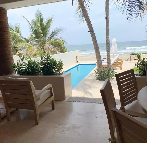 New Beachfront Villa In Playa Blanca