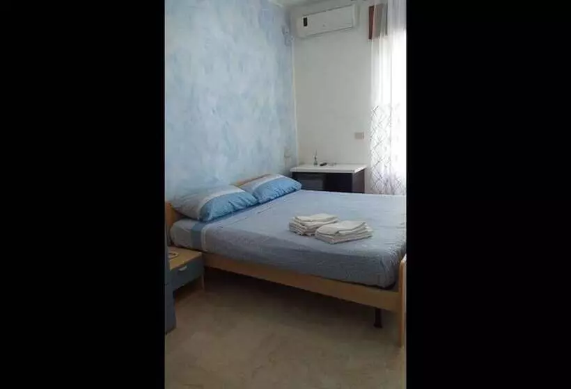 ペンション Room In Bb   Spacious Double Room Beside The Sea