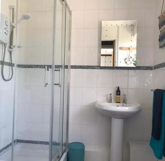 Detached, Peaceful, Spacious With Easy Access And Very Large Garden