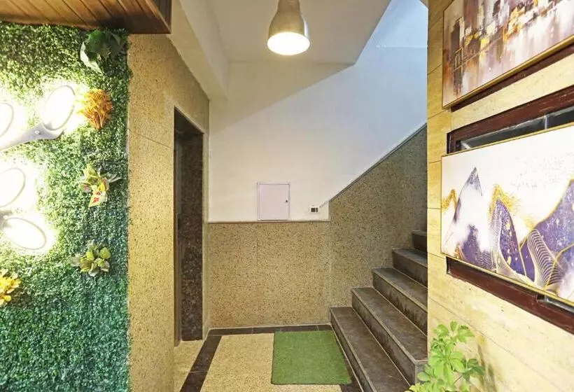 هتل Gl Suites Near Delhi Airport