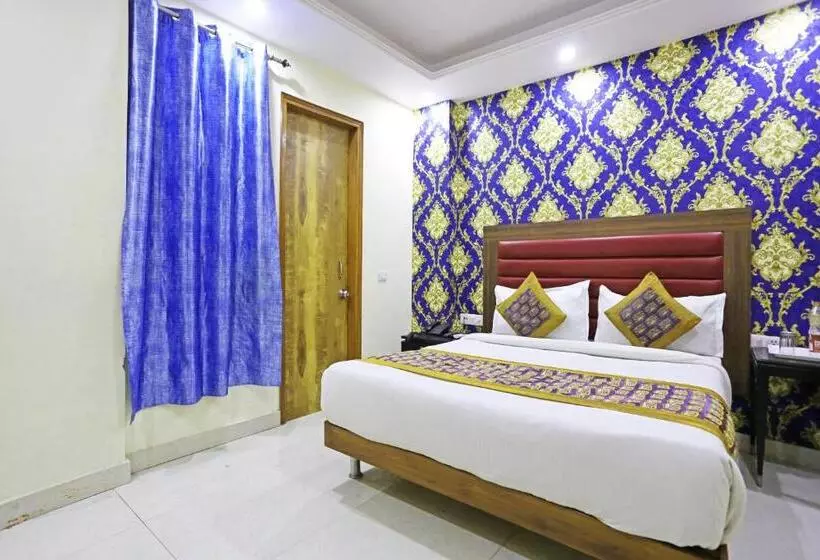 هتل Gl Suites Near Delhi Airport