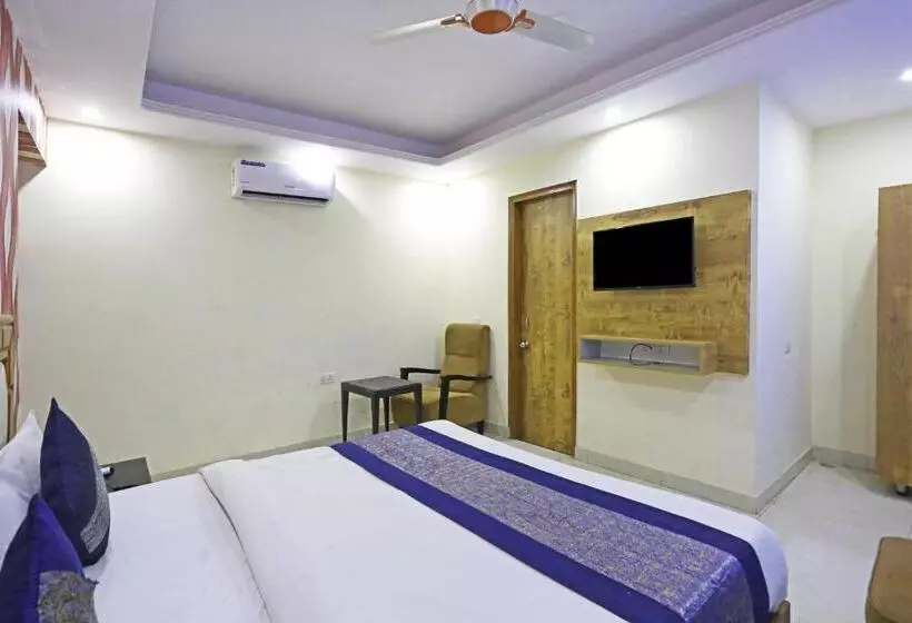 هتل Gl Suites Near Delhi Airport