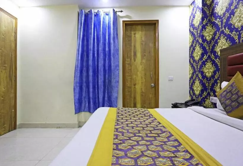 هتل Gl Suites Near Delhi Airport