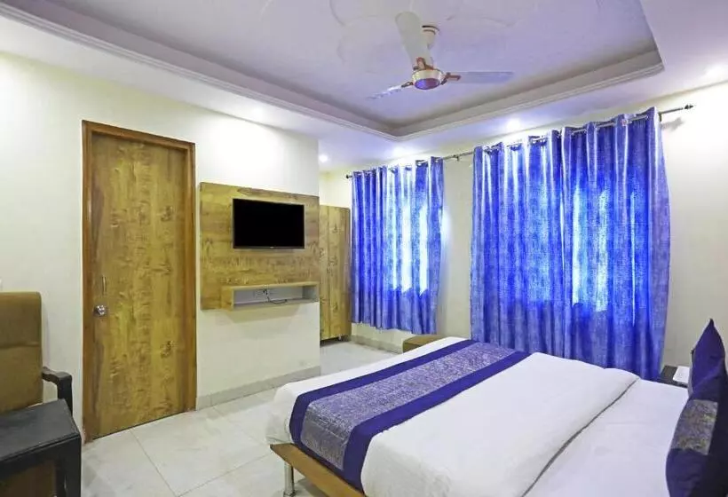 هتل Gl Suites Near Delhi Airport