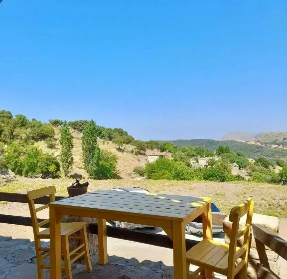 Sari Keçi̇ Taş Otel