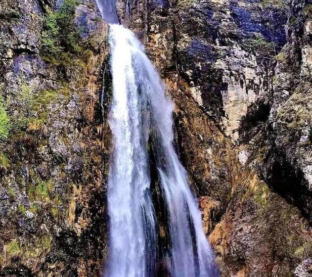 تختخواب و صبحانه Bujtina Tinari Theth