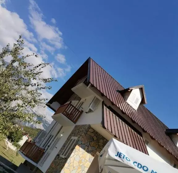 Aamiaismajoitus (B&B) Bujtina Tinari Theth