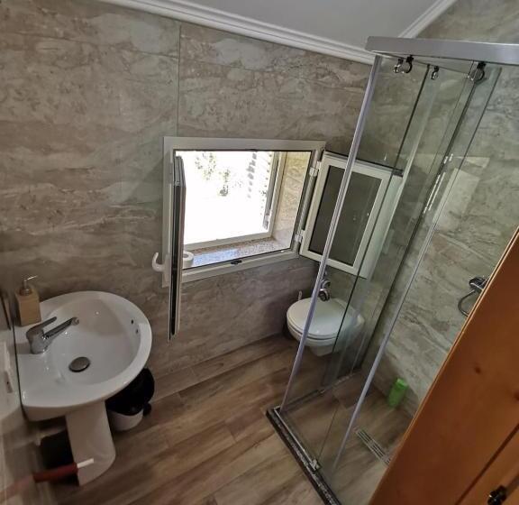 تختخواب و صبحانه Bujtina Tinari Theth