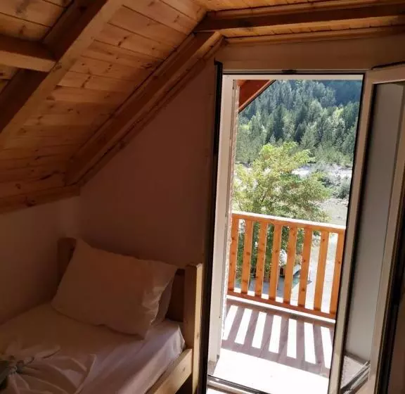 Aamiaismajoitus (B&B) Bujtina Tinari Theth