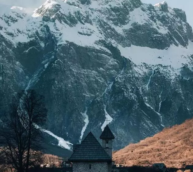 Aamiaismajoitus (B&B) Bujtina Tinari Theth